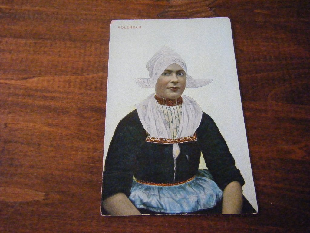 L38 - Volendam - Klederdracht - Jonge vrouw - 1907 - Mooi, Ophalen of Verzenden, Voor 1920, Noord-Holland