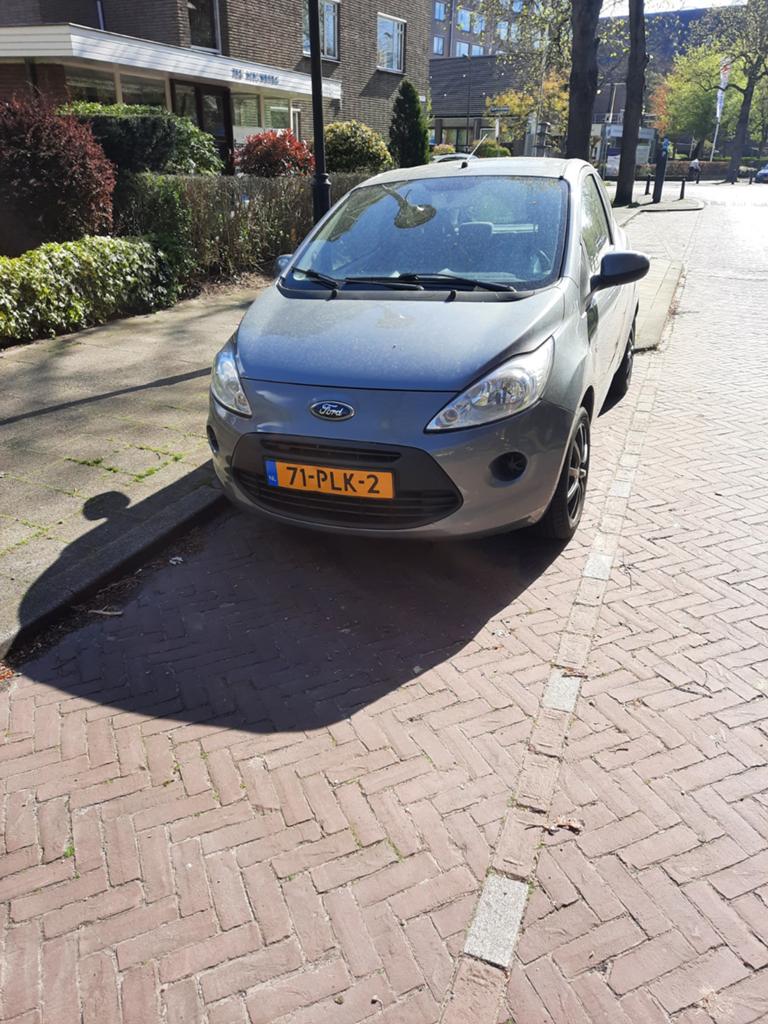 Ford Ka 1.2   2011 Grijs Km 73030., Voorwielaandrijving, 1242 cc, 4 cilinders, 4 stoelen