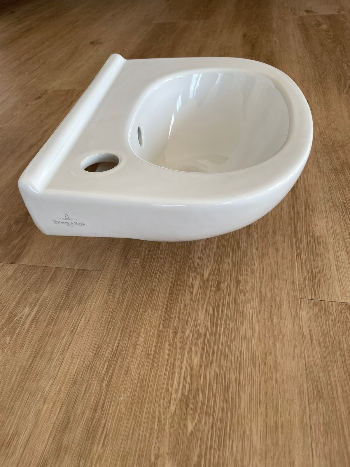 Wastafel voor toilet Villeroy en Boch, Ophalen, Wastafel