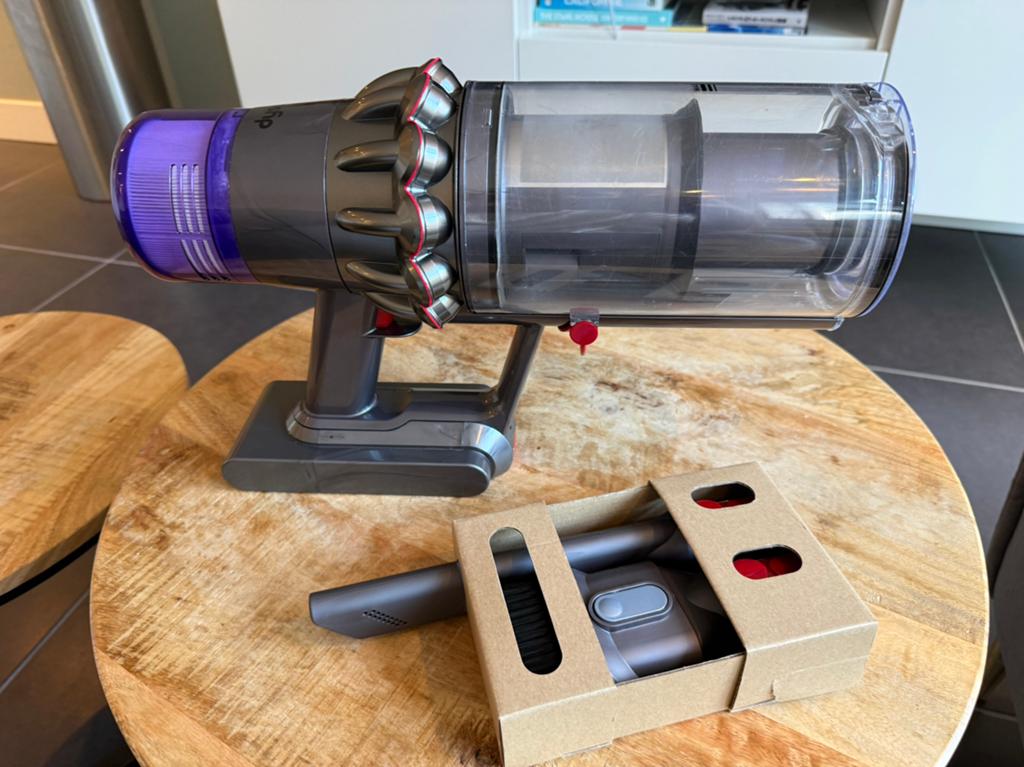 Dyson V11 ZGAN met opzetstukjes, Witgoed en Apparatuur, Ophalen of Verzenden, Zo goed als nieuw
