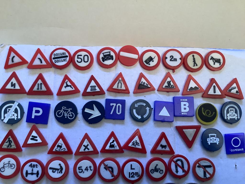 49 plastic verkeersborden, Ophalen of Verzenden, Gebruikt