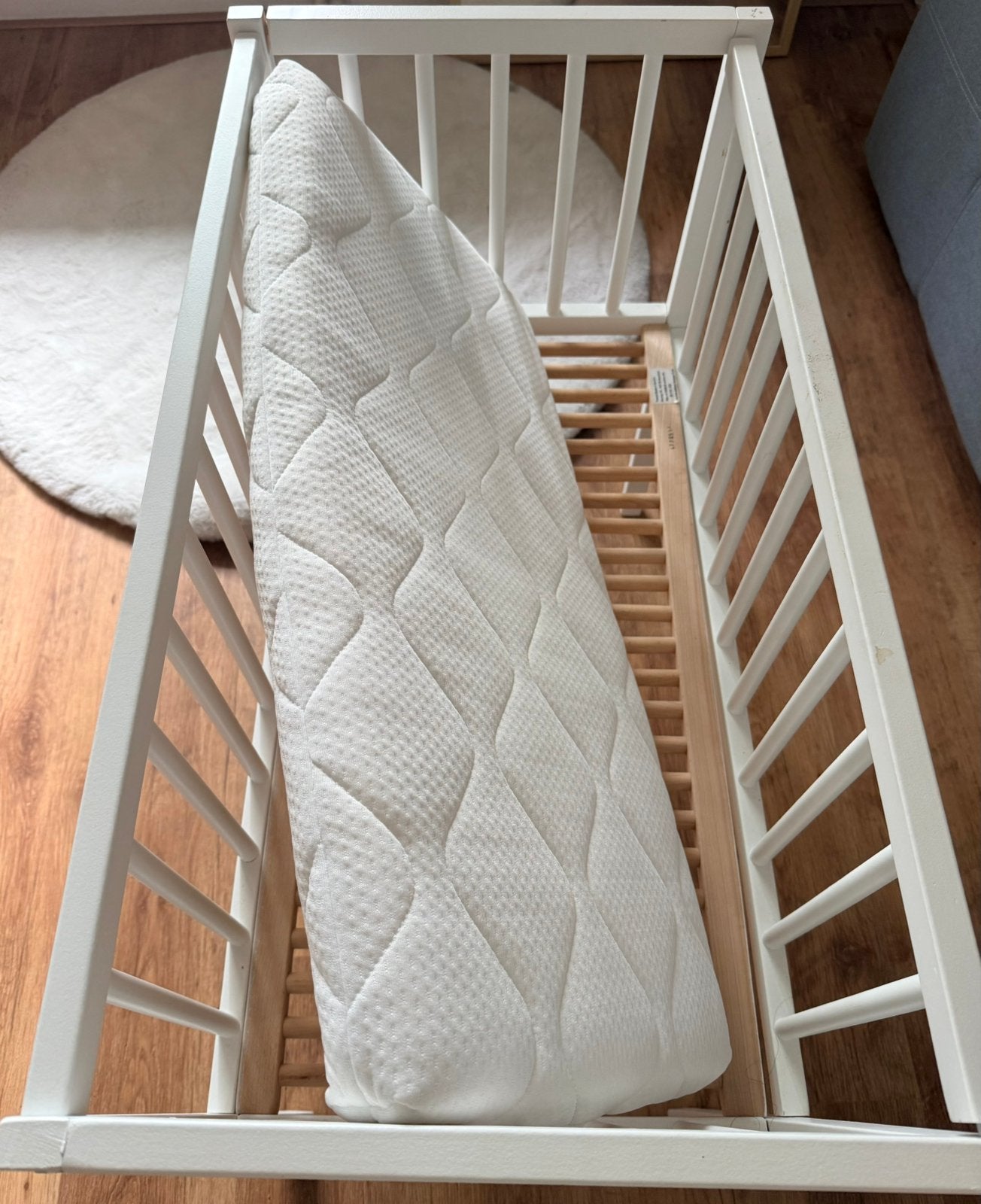 Baby bed, wit houd, wiegje + matras, Ophalen, Zo goed als nieuw, Minder dan 140 cm, Matras
