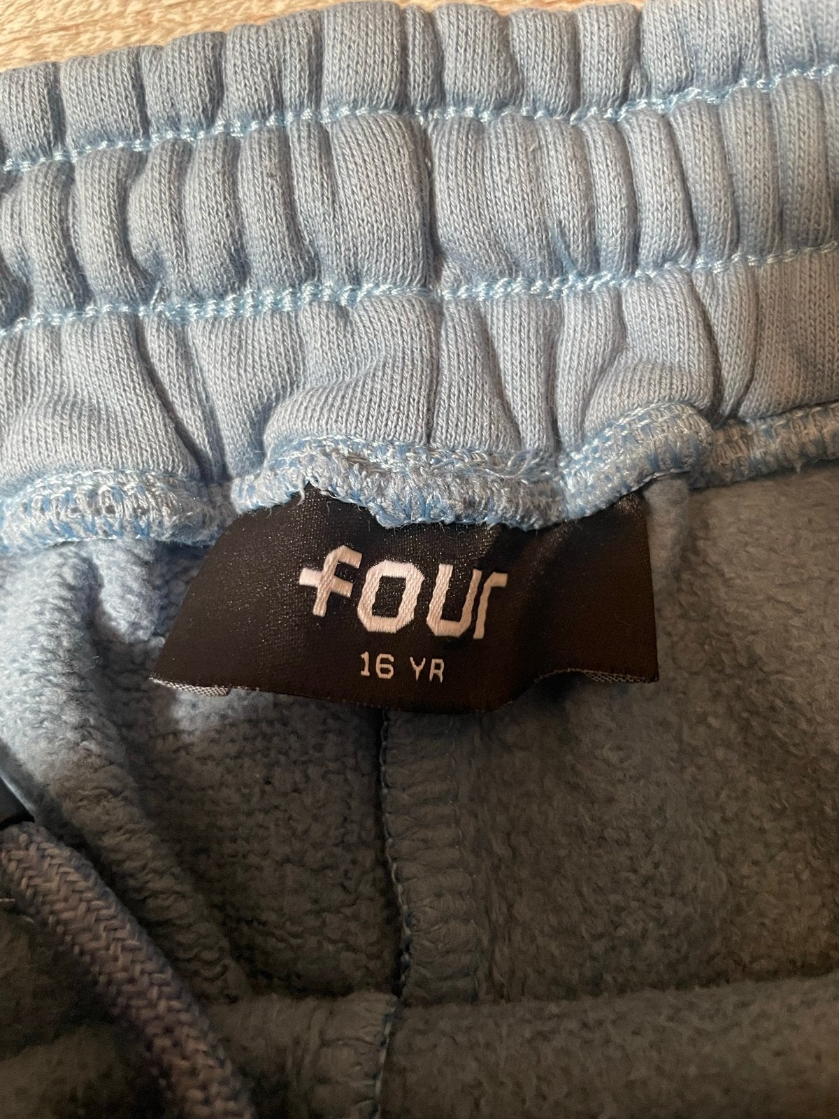 FOUR Amsterdam korte broek - Lichtblauw, Maat 16 JR, Verzenden, Gedragen, Overige maten, Blauw