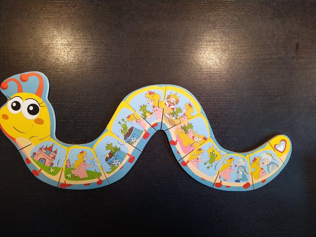 Houten puzzel rups met verhaal prinses - kikker - prins, Ophalen of Verzenden, 10 tot 50 stukjes, Zo goed als nieuw, Van hout