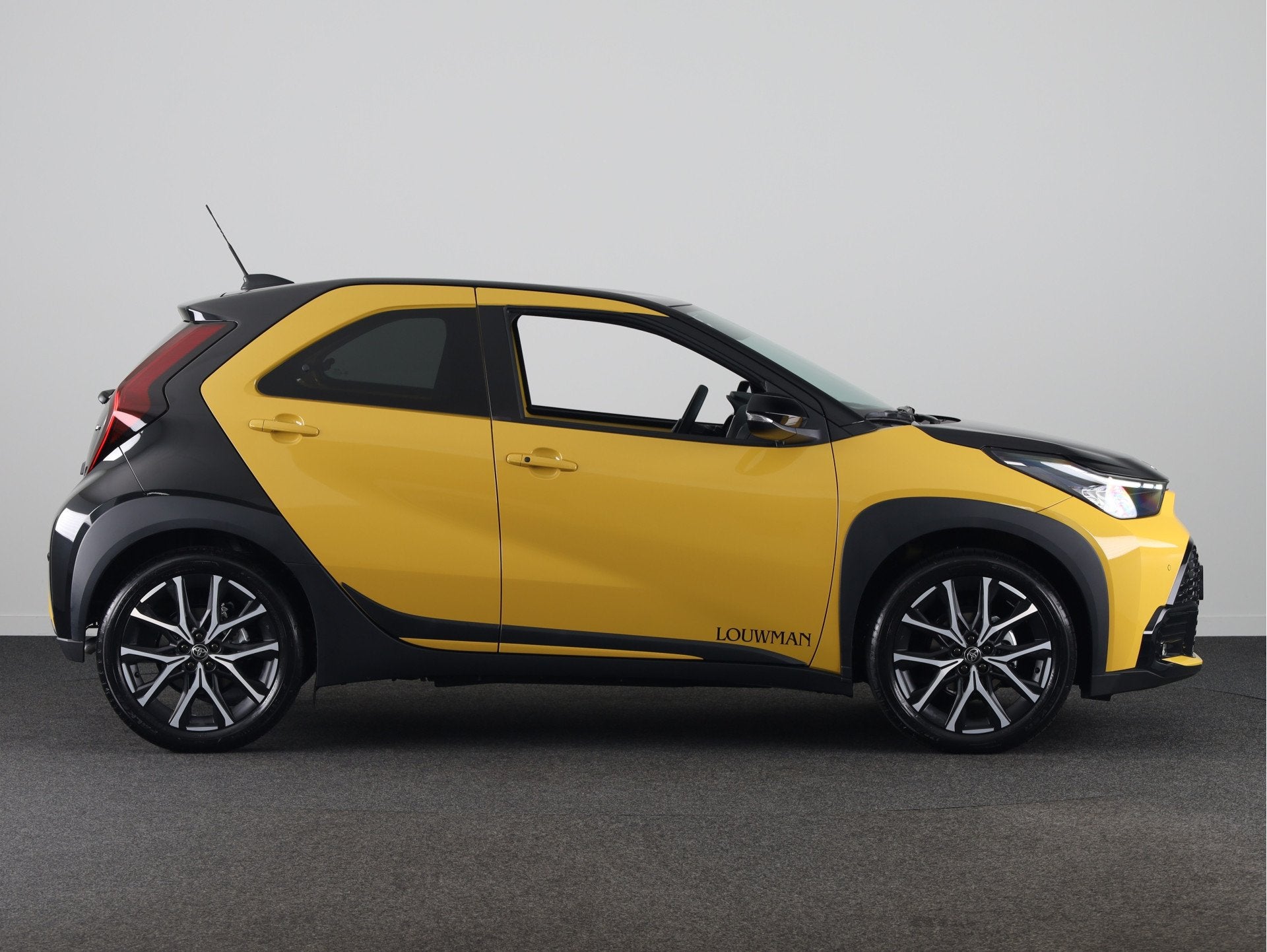 Toyota Aygo X Hybrid 115 GR Sport *DEMO* | JBL geluidsysteem, Auto's, Toyota, 12 maanden, Euro 6, 4 stoelen, Automatische klimaatregeling