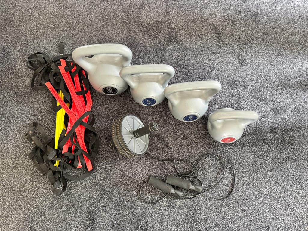 Fitness set: Kettlebells, foamroller, touwladder, springtouw, Ophalen, Gebruikt, Armen, Kettlebell