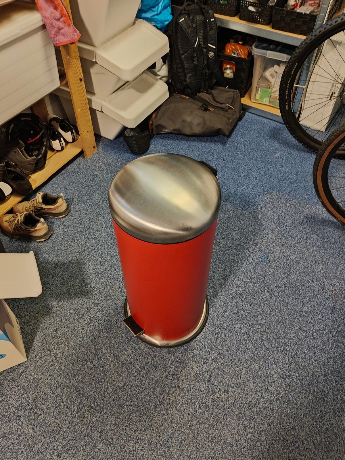 Rode pedaalemmer met RVS deksel, Ophalen, Gebruikt, Met pedaal, 20 tot 30 liter