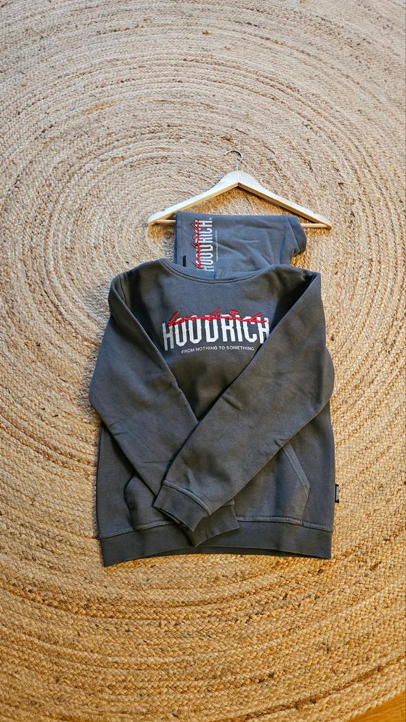 Hoodrich Trainingspak Grijs - Maat XL (13-15 jaar), Ophalen of Verzenden, Zo goed als nieuw