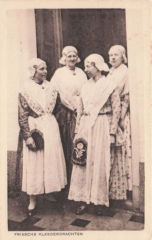 703-021-021 Friesche Kleederdrachten, Verzenden, Voor 1920, Friesland