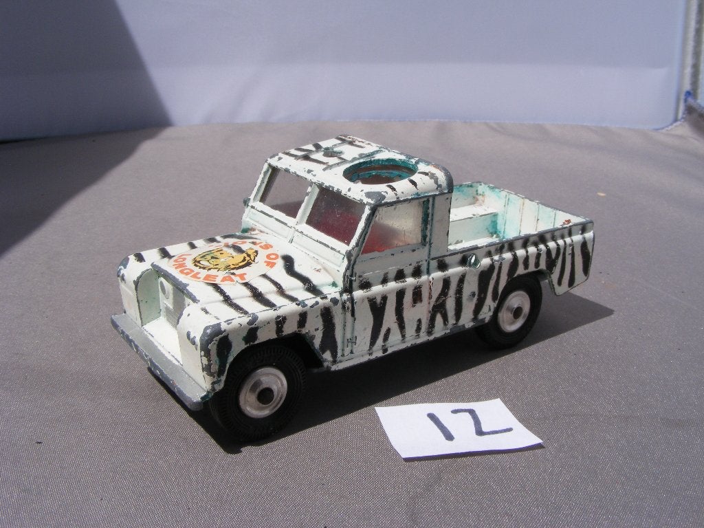 Land rover 109wb, corgi toys , lions of longleat 1/43 (12), Ophalen of Verzenden, Gebruikt, Auto, Corgi