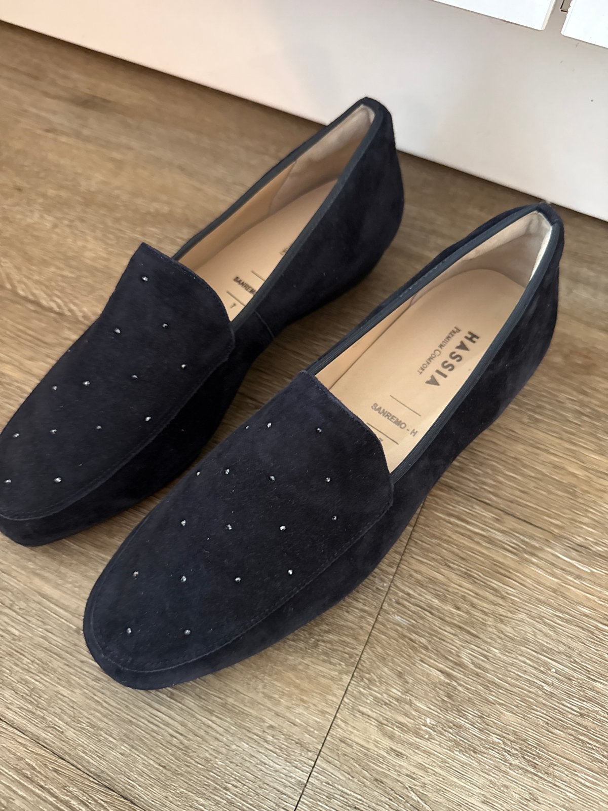 Donkerblauwe Hassia instappers met glinsters, zgan, Kleding | Dames, Schoenen, Ophalen of Verzenden, Zo goed als nieuw, Blauw