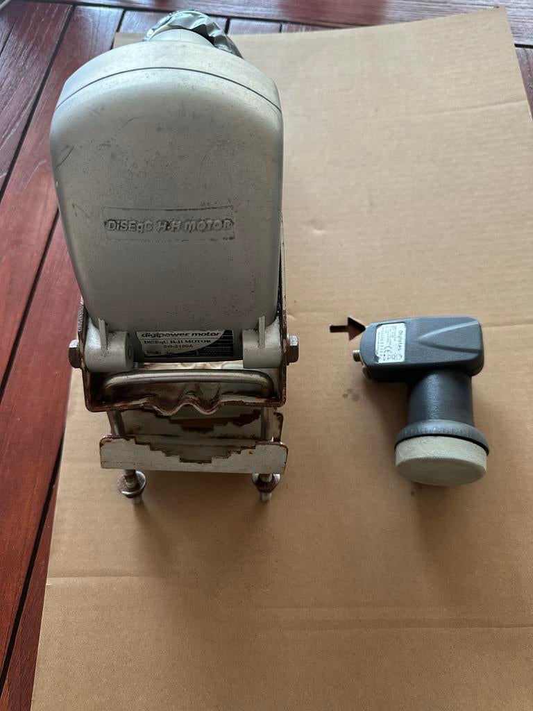 Schotelantenne motor (diseqc sg-2100a) + LNB + montage acc., Ophalen of Verzenden, Gebruikt, (Schotel)antenne-accessoires, Overige merken