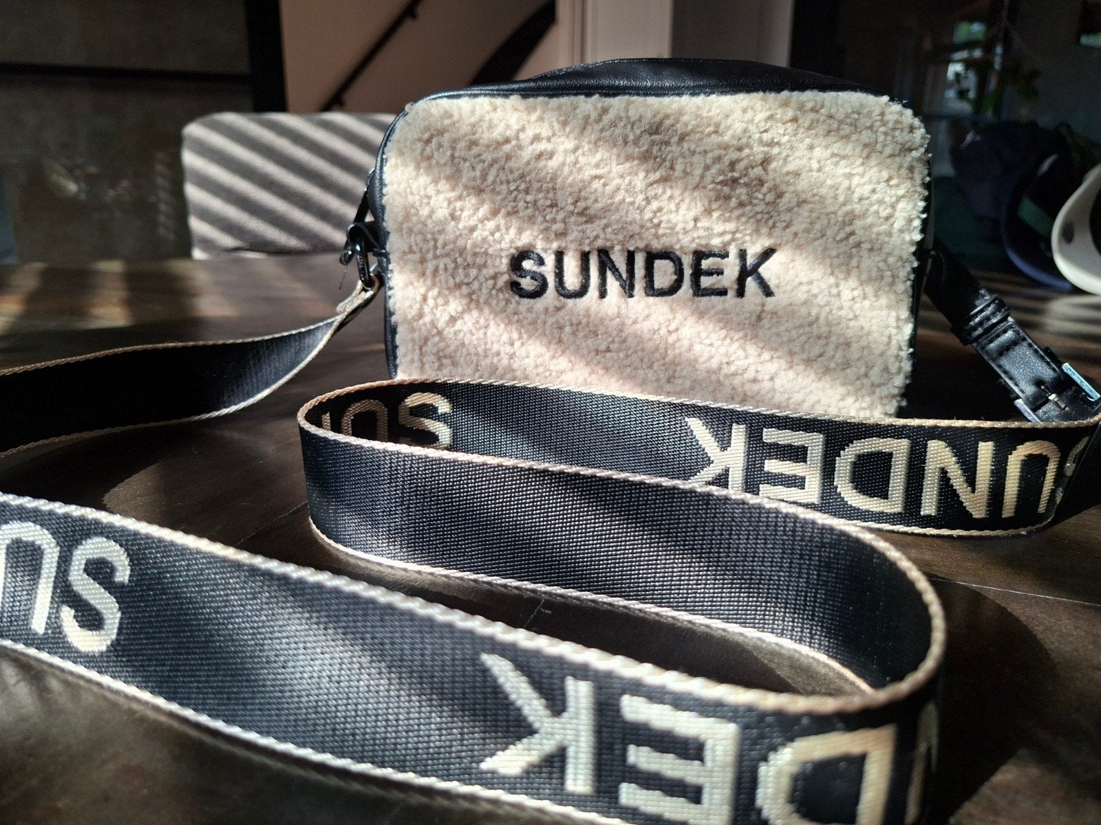 Sundek Schoudertas - Zwart met Crème Teddy Stof, Ophalen of Verzenden, Zo goed als nieuw, Zwart, Overige merken