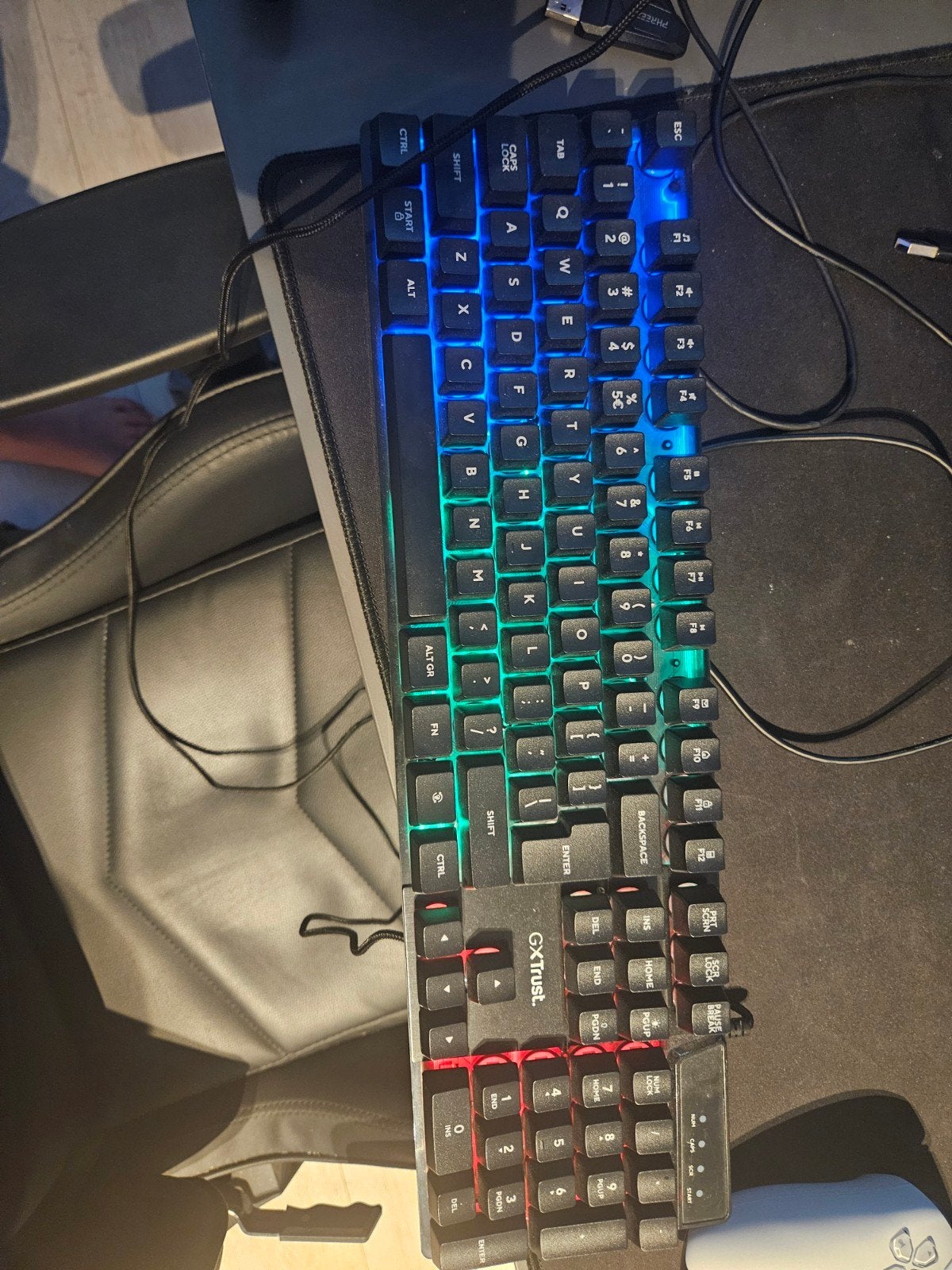 GXT Trust Toetsenbord met RGB Verlichting, Computers en Software, GXT Trust, Ophalen of Verzenden, Zo goed als nieuw, Qwerty