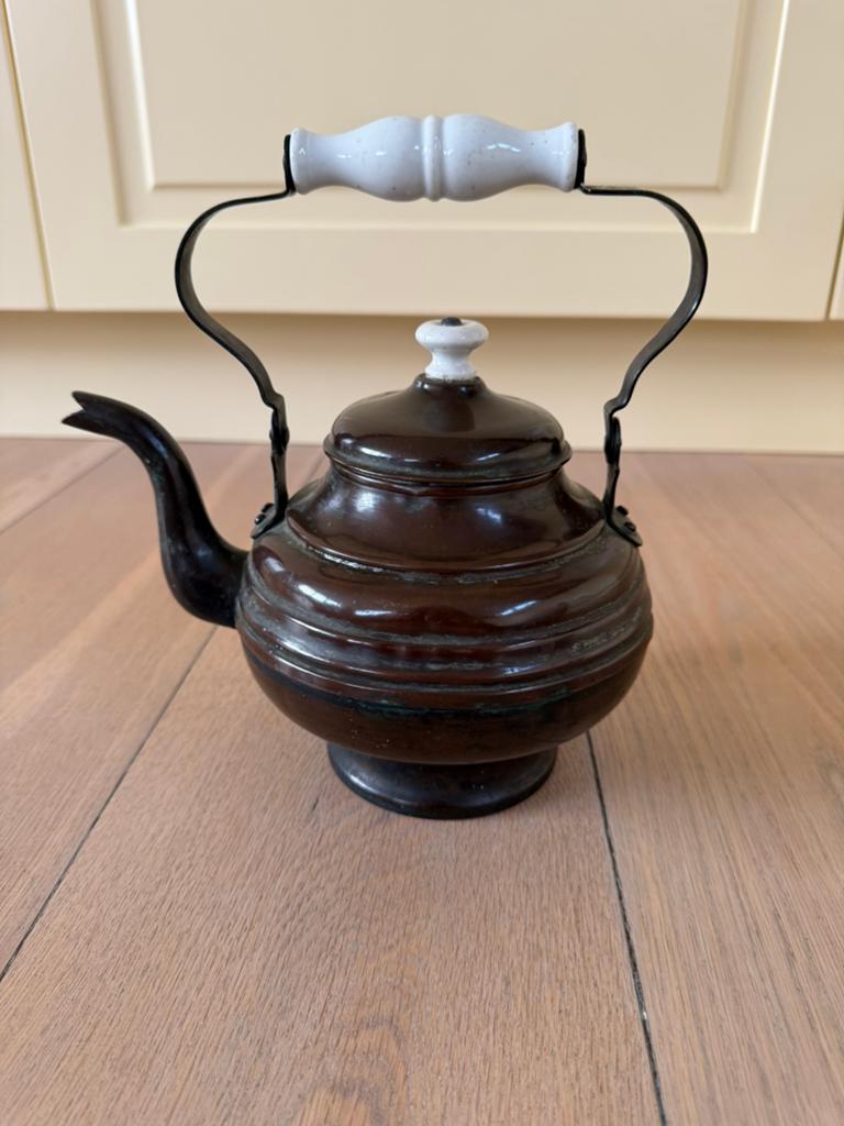 Antiek koperen waterketel met porseleinen handvat, Antiek en Kunst, Antiek | Keukenbenodigdheden, Ophalen of Verzenden