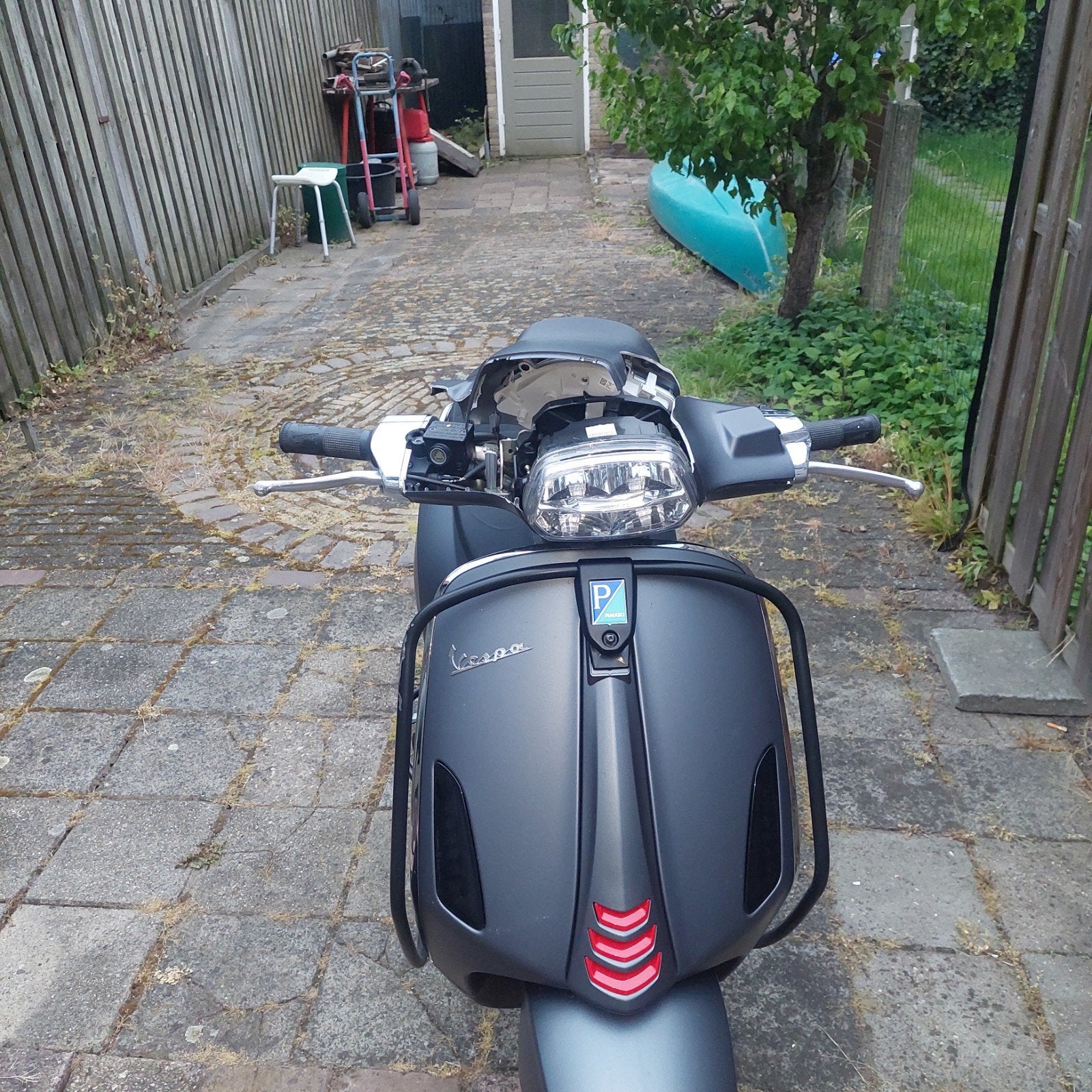 tekoop vespa sprint euro5  met  cockpit schade., Ophalen, Benzine