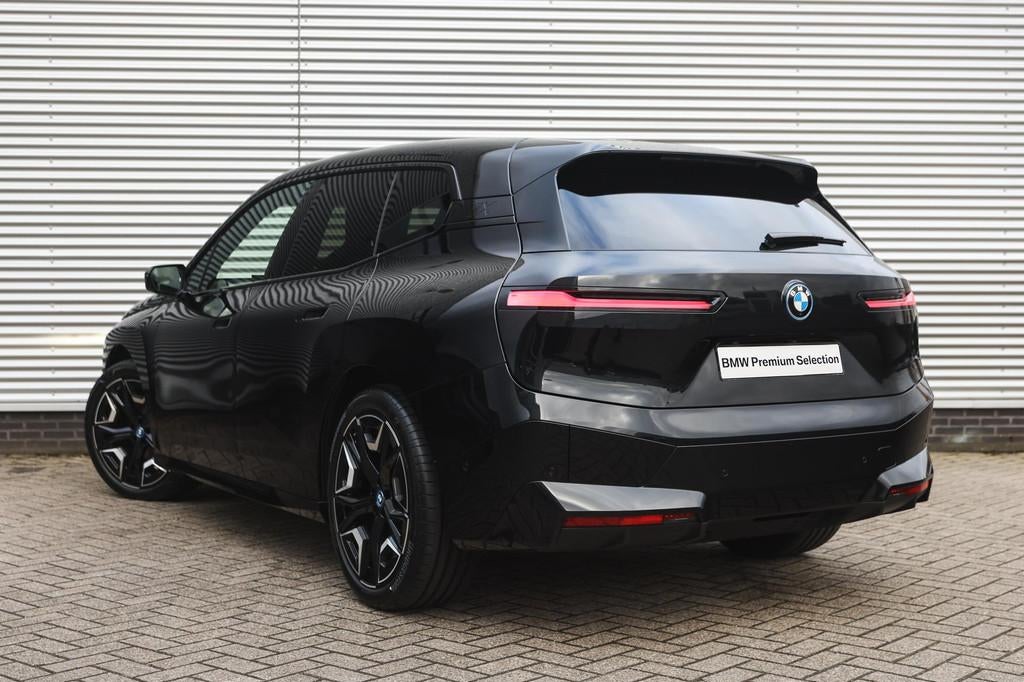 BMW iX xDrive50 High Executive / Panoramadak / Trekhaak / Ad, 523 pk, Zwart, Vierwielaandrijving, 2485 kg