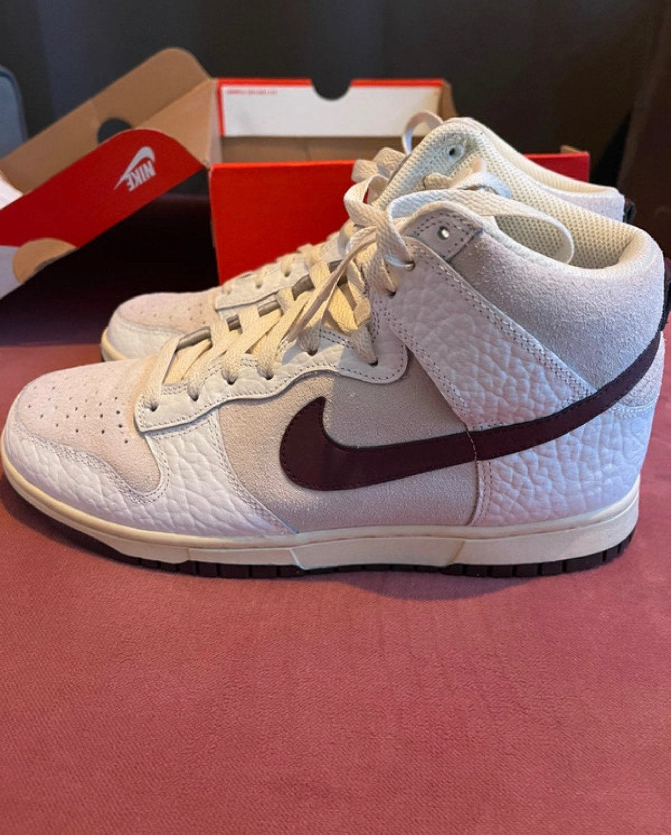 Nike dunk high, Ophalen of Verzenden, Zo goed als nieuw, Beige, Sneakers of Gympen