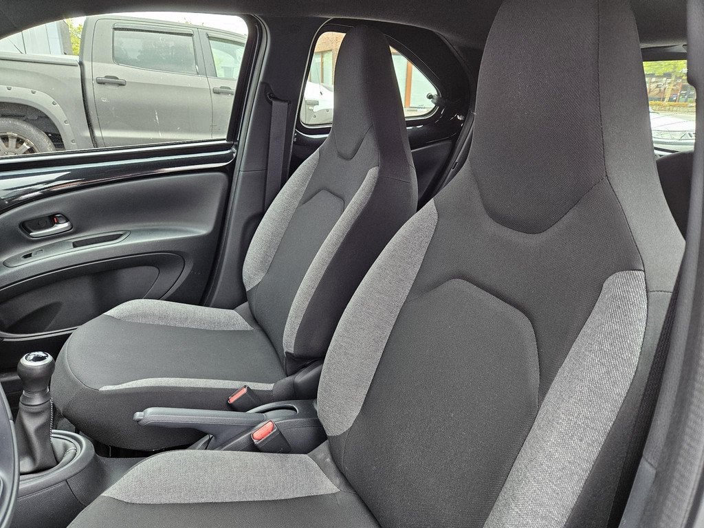 Toyota Aygo X 1.0 VVT-i MT Play | Adaptieve Cruise Control |, Gebruikt, 920 kg, 4 stoelen, Zwart