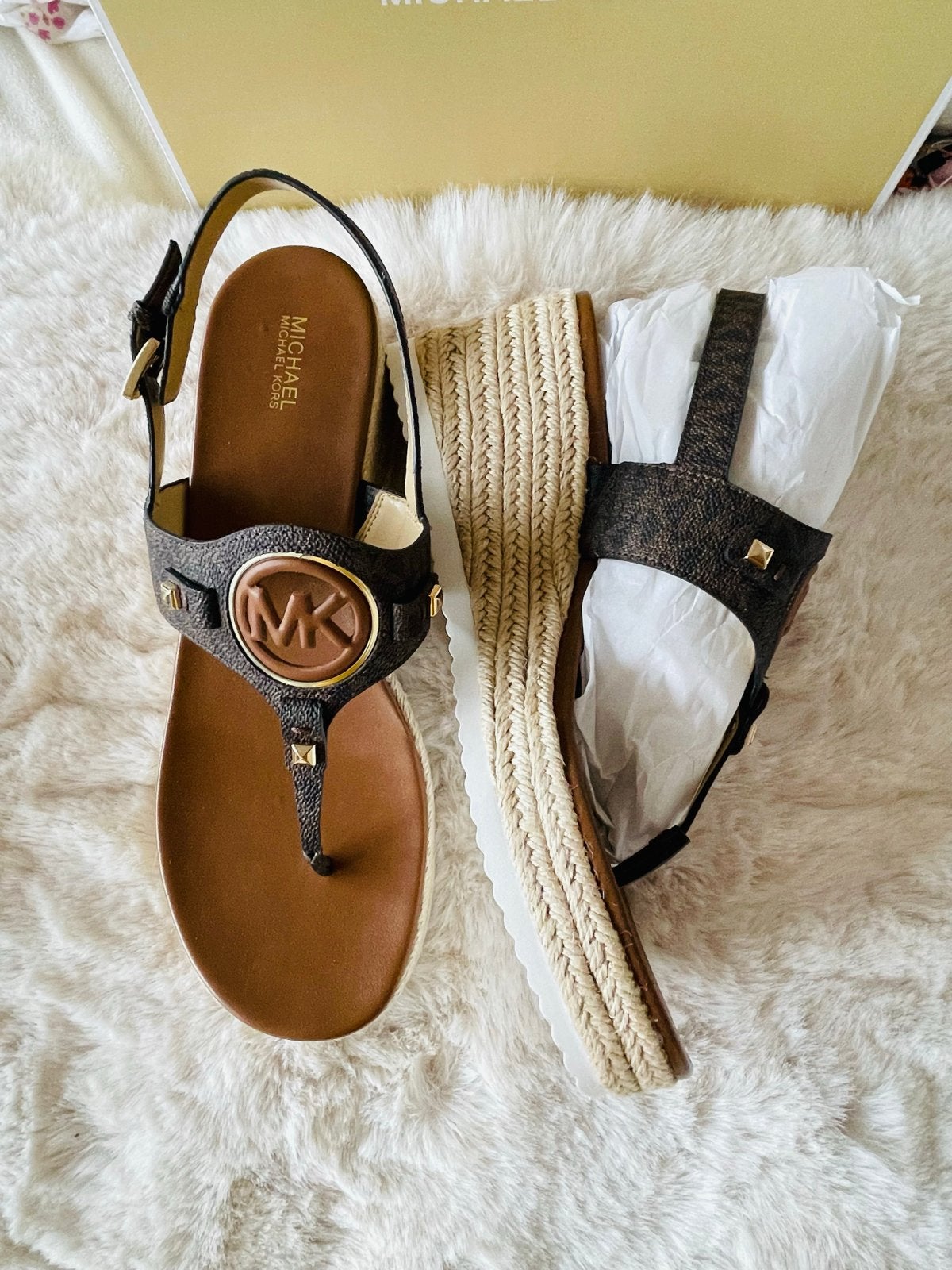 Michael Kors Aubrey Cut Out Wedge Sandalen - Nieuw, Ophalen of Verzenden, Nieuw, Bruin, Sandalen of Muiltjes