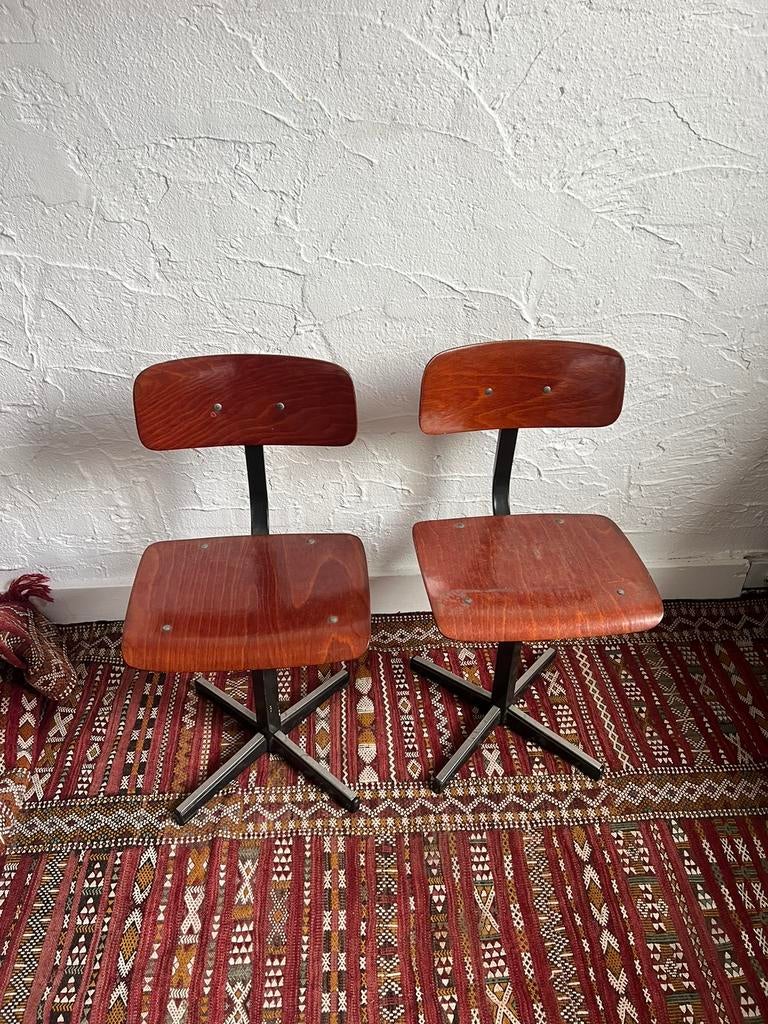 authentieke industriële kinder  schoolstoelen, Huis en Inrichting, Ophalen of Verzenden, Zo goed als nieuw, Bruin, Twee