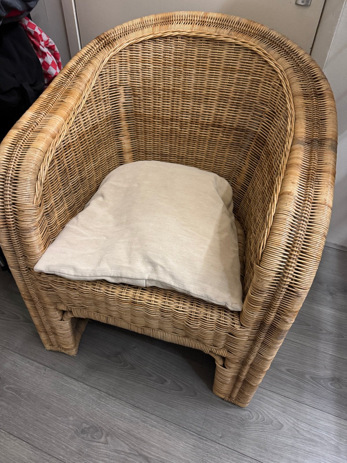 Rotan fauteuil met kussen - Comfortabel en stijlvol, Ophalen, Gebruikt, Bruin, Riet of Rotan