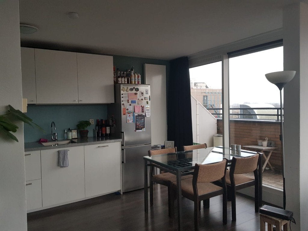 Glazen eettafel met onderblad, stevig en netjes (15EUR), Huis en Inrichting, Tafels | Bijzettafels, Ophalen, Gebruikt, Glas, 75 cm of meer