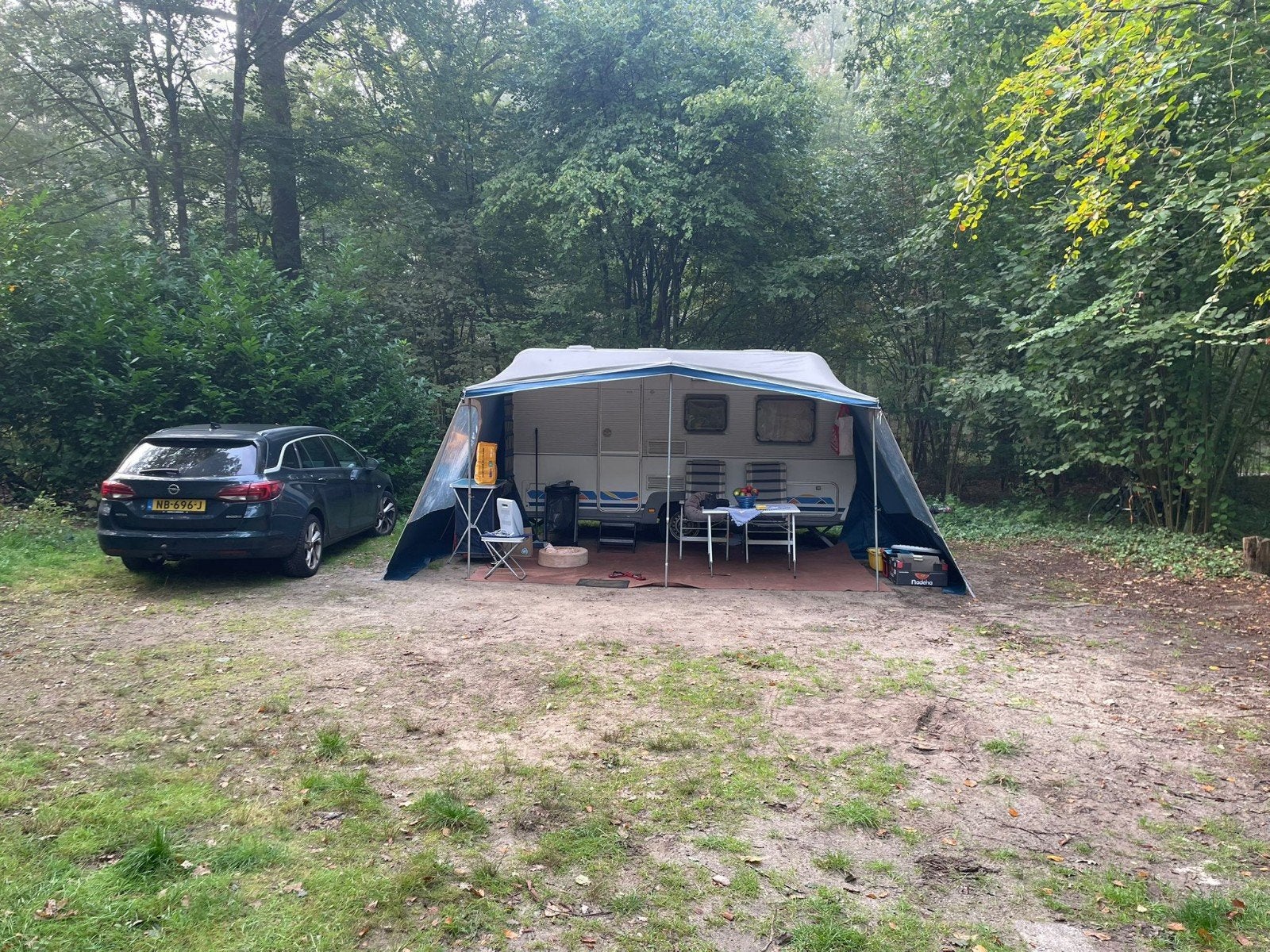 Dethleffs New Line 430: Compacte en complete caravan, Caravans en Kamperen, Caravans, Particulier, tot en met 4, 750 - 1000 kg