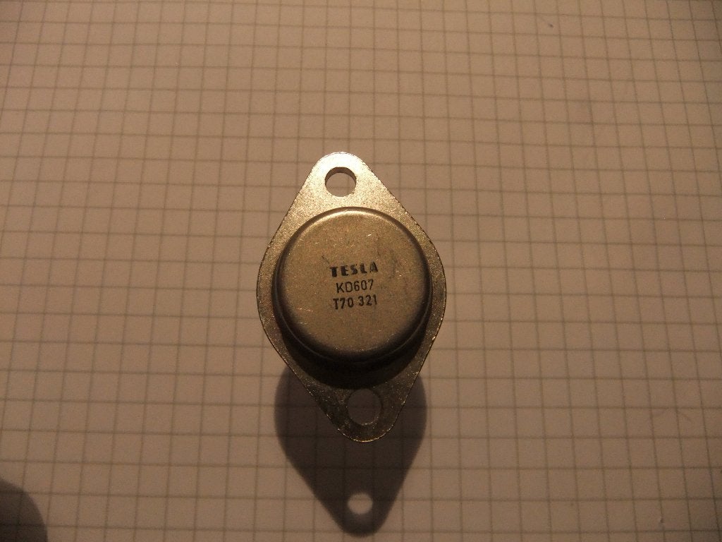 Transistor Tesla KD607, Hobby en Vrije tijd, Elektronica-componenten, Ophalen of Verzenden, Gebruikt