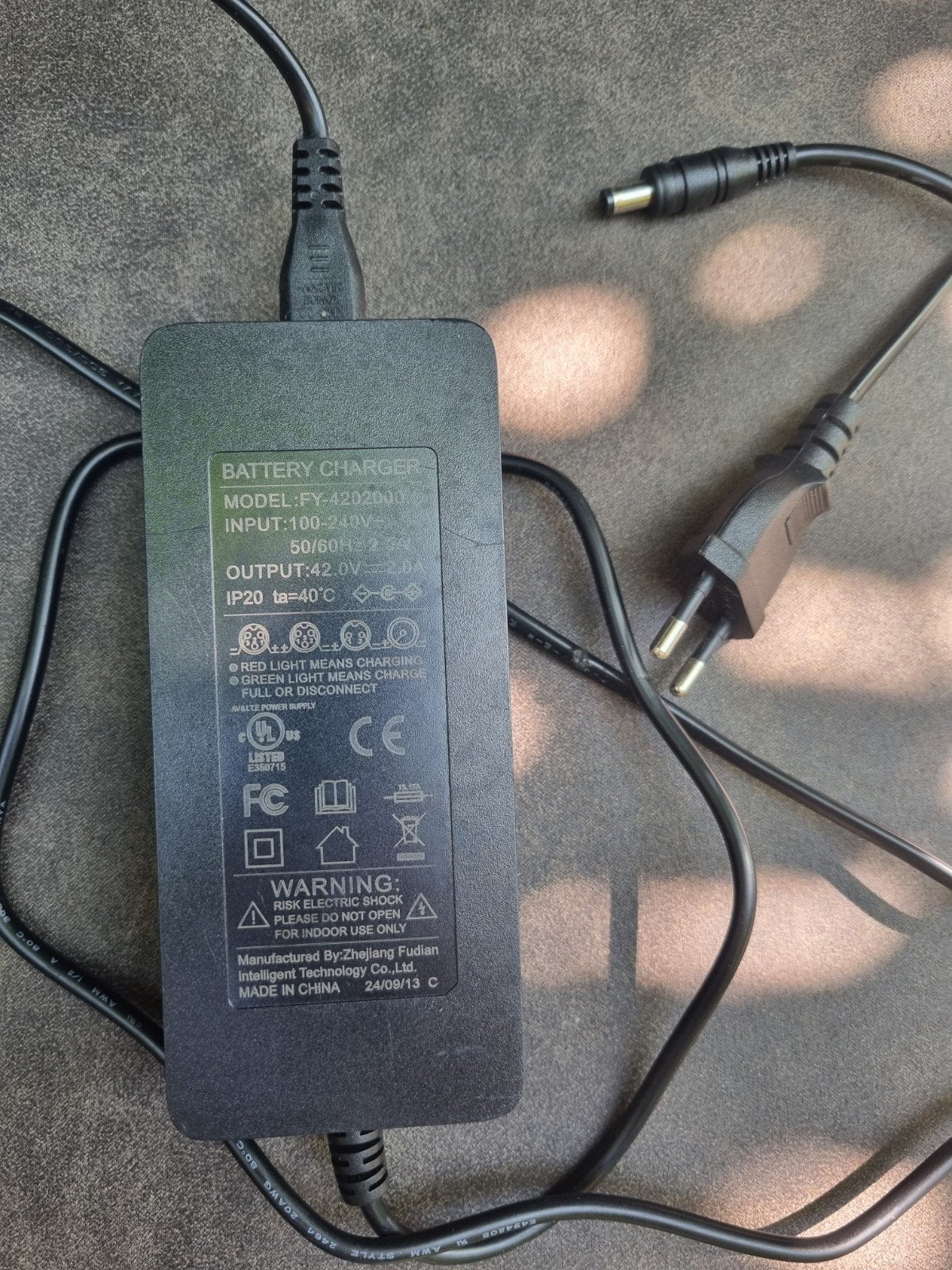 Ebike/fatbike oplader voor 36V (42v 2amps), Ophalen of Verzenden, Zo goed als nieuw