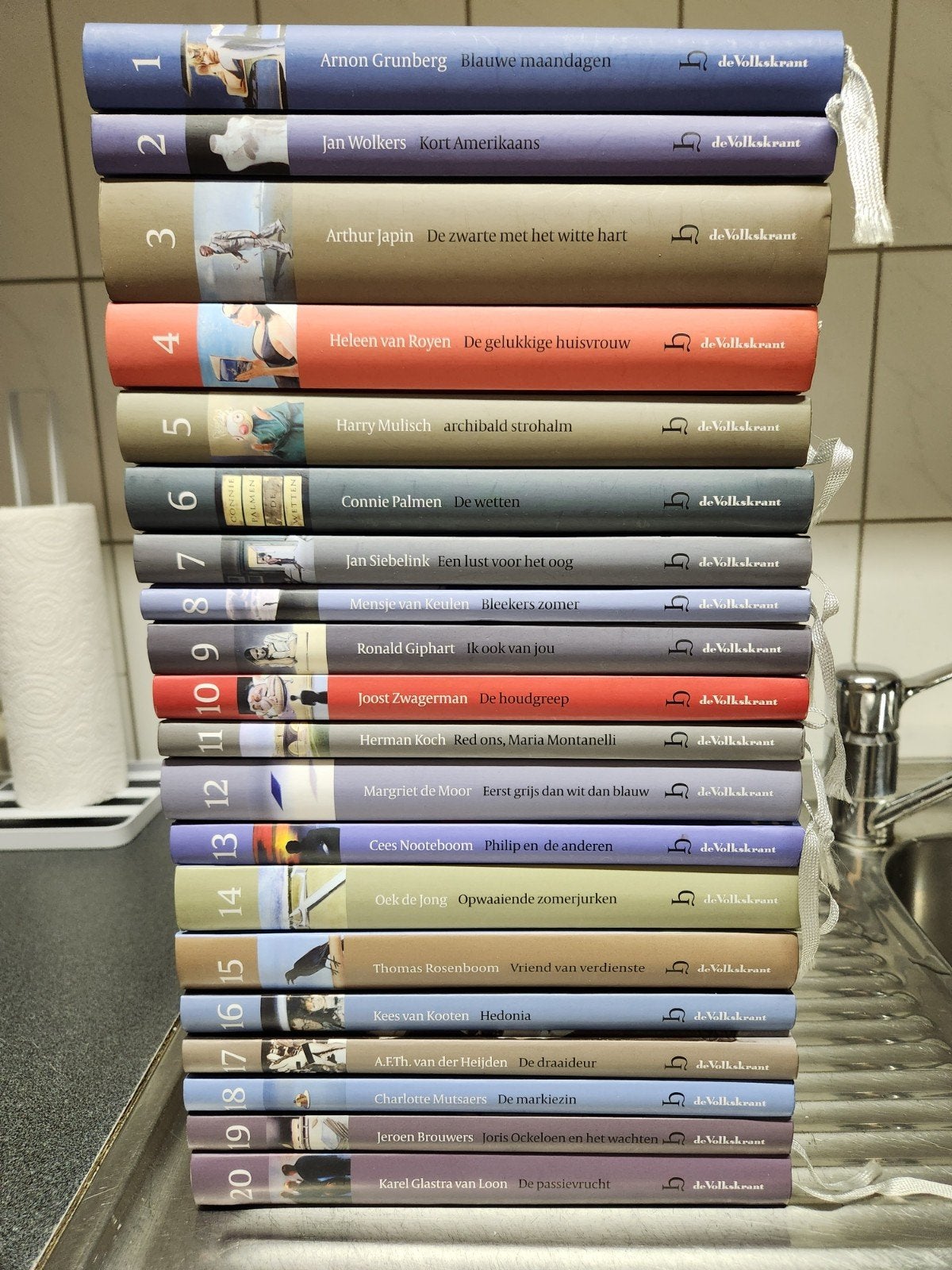 De Volkskrant Bibliotheek - Complete set van 20 boeken, Boeken, Ophalen of Verzenden, Diverse Nederlandse auteurs, Nederland