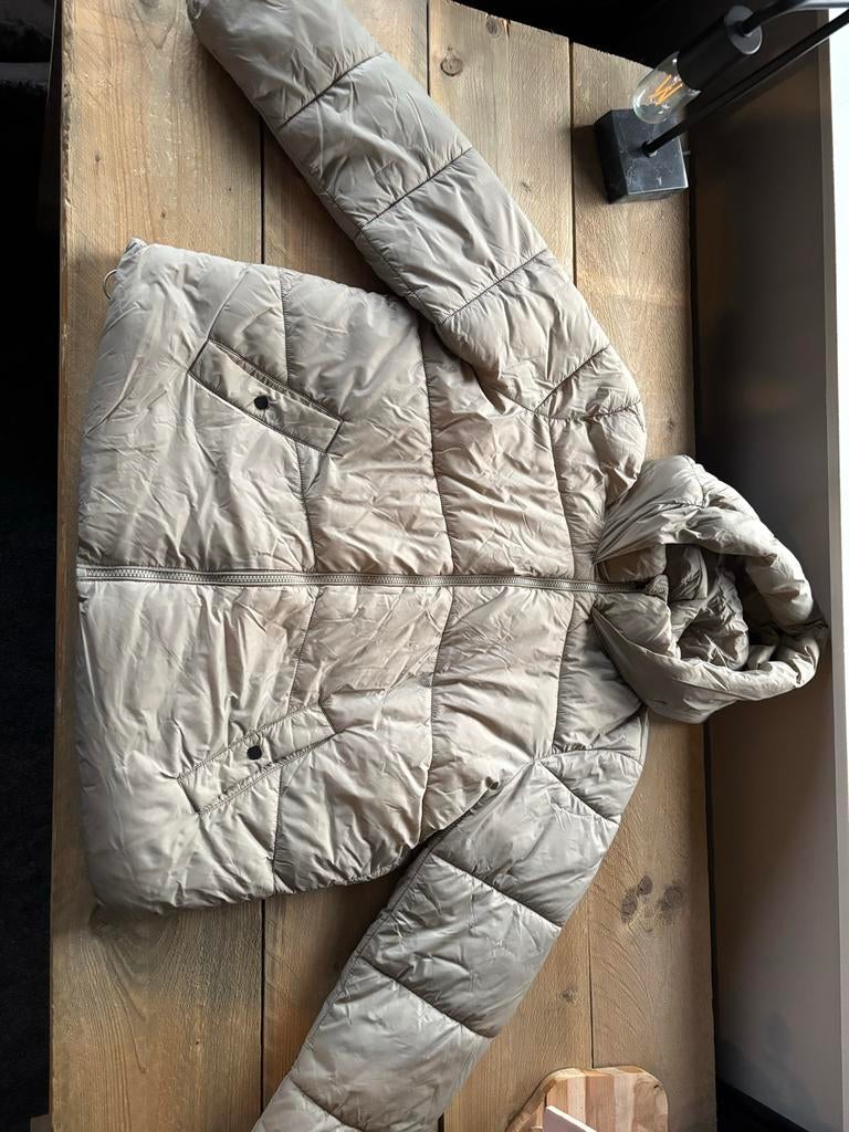 Stijlvolle beige puffer jas met capuchon ONLY, Ophalen of Verzenden, Zo goed als nieuw, Maat 42/44 (L), Beige