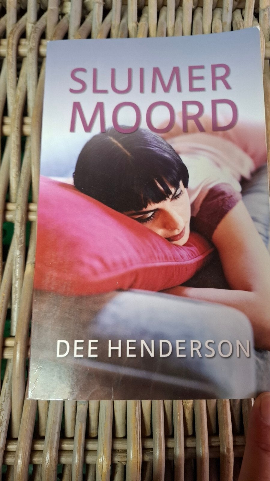 D. Henderson - Sluimermoord, Ophalen of Verzenden, Zo goed als nieuw, D. Henderson
