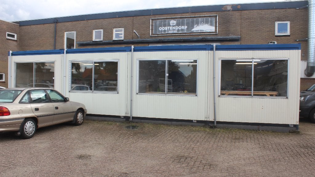 Kantoor-/opslagunit te koop | 4 maal 6,14 x 3,07m | Wezep