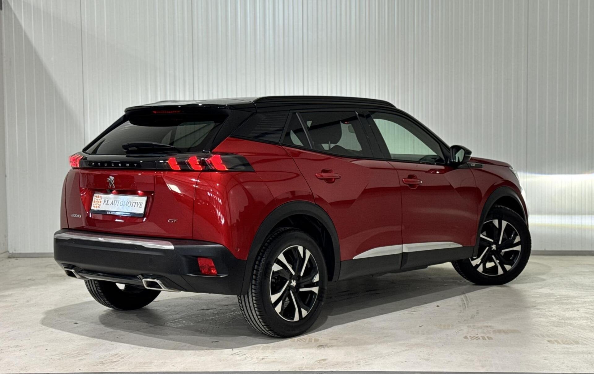 Peugeot 2008 1.2 Pure Tech GT Line|CARPLAY|LANE|360 CAMERA, 360° camera, Gebruikt, Zwart, 4 cilinders