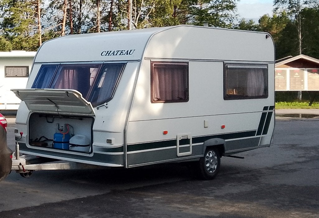 Nette Chateau Calista 390 tourcaravan, 2 aparte bedden, 750 - 1000 kg, Particulier, 4 tot 5 meter