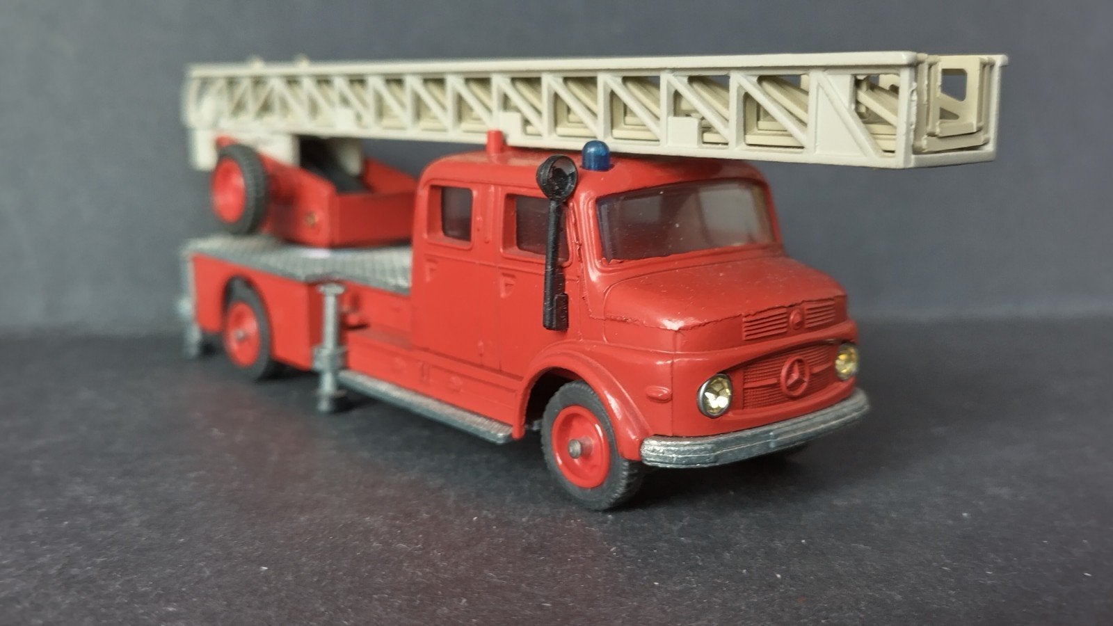 Mercedes Benz Rundhauber Feuerwehr Siku Pol, Gebruikt, Verzenden, Bus of Vrachtwagen, Sieper