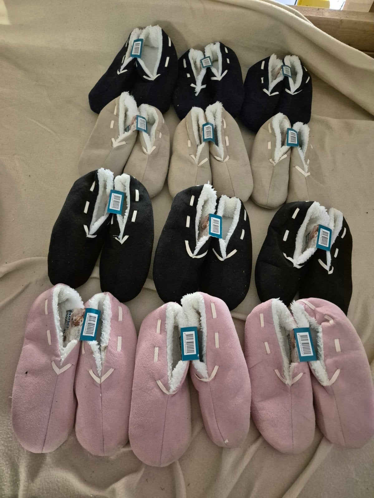 partij nieuwe Diverse Pantoffels en Sloffen - Nieuw, Ophalen of Verzenden, Nieuw, Pantoffels of Sloffen