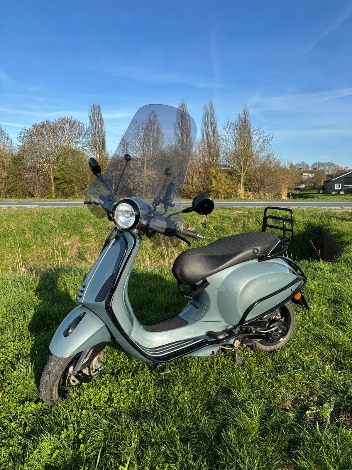 Vespa Primavera, 45 km/h exclusieve kleur, Fietsen en Brommers, Scooters | Vespa, Ophalen, Zo goed als nieuw, Benzine, Overige modellen
