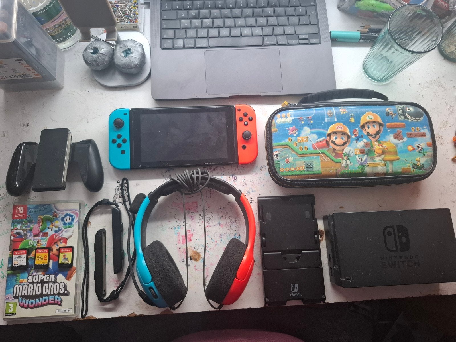 Nintendo Switch met assesoires en 4 games, geen kabels, Ophalen, Met 2 controllers, Switch Original, Gebruikt