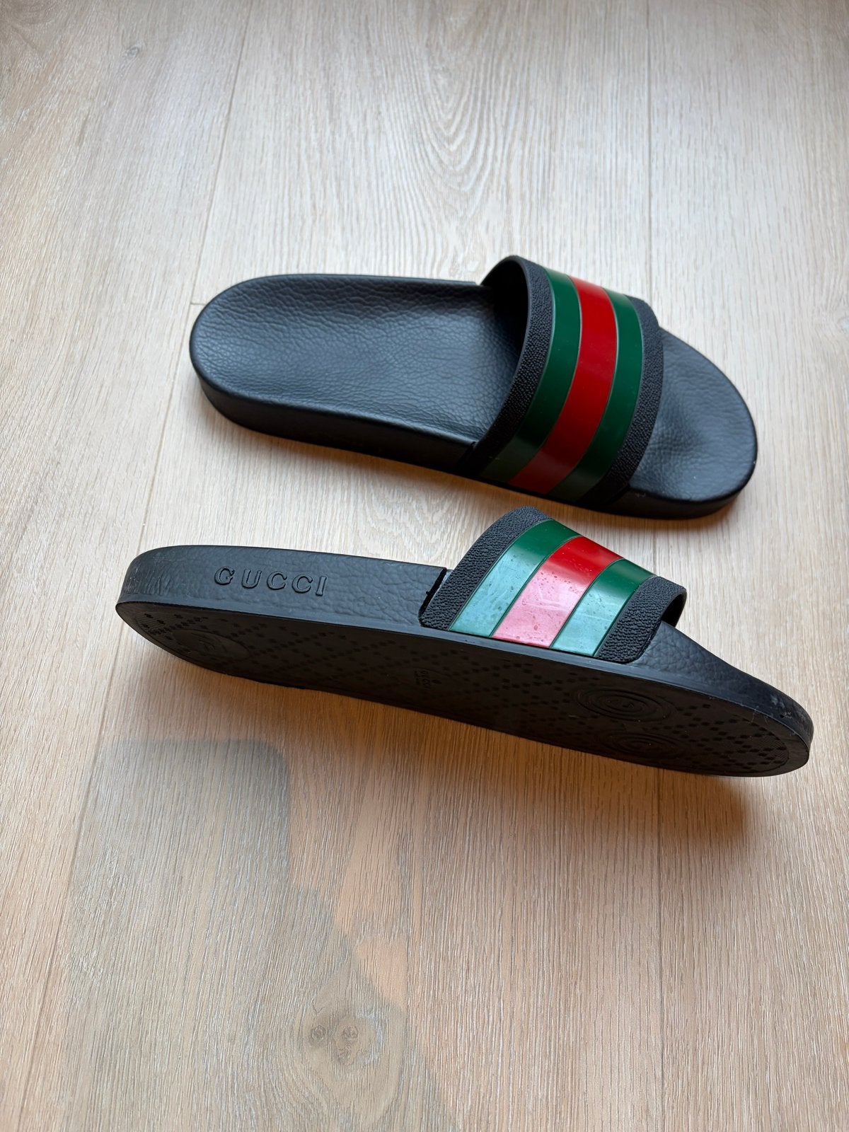 Nieuwe Gucci slippers maat 42, Kleding | Heren, Ophalen of Verzenden, Nieuw, Zwart, Slippers