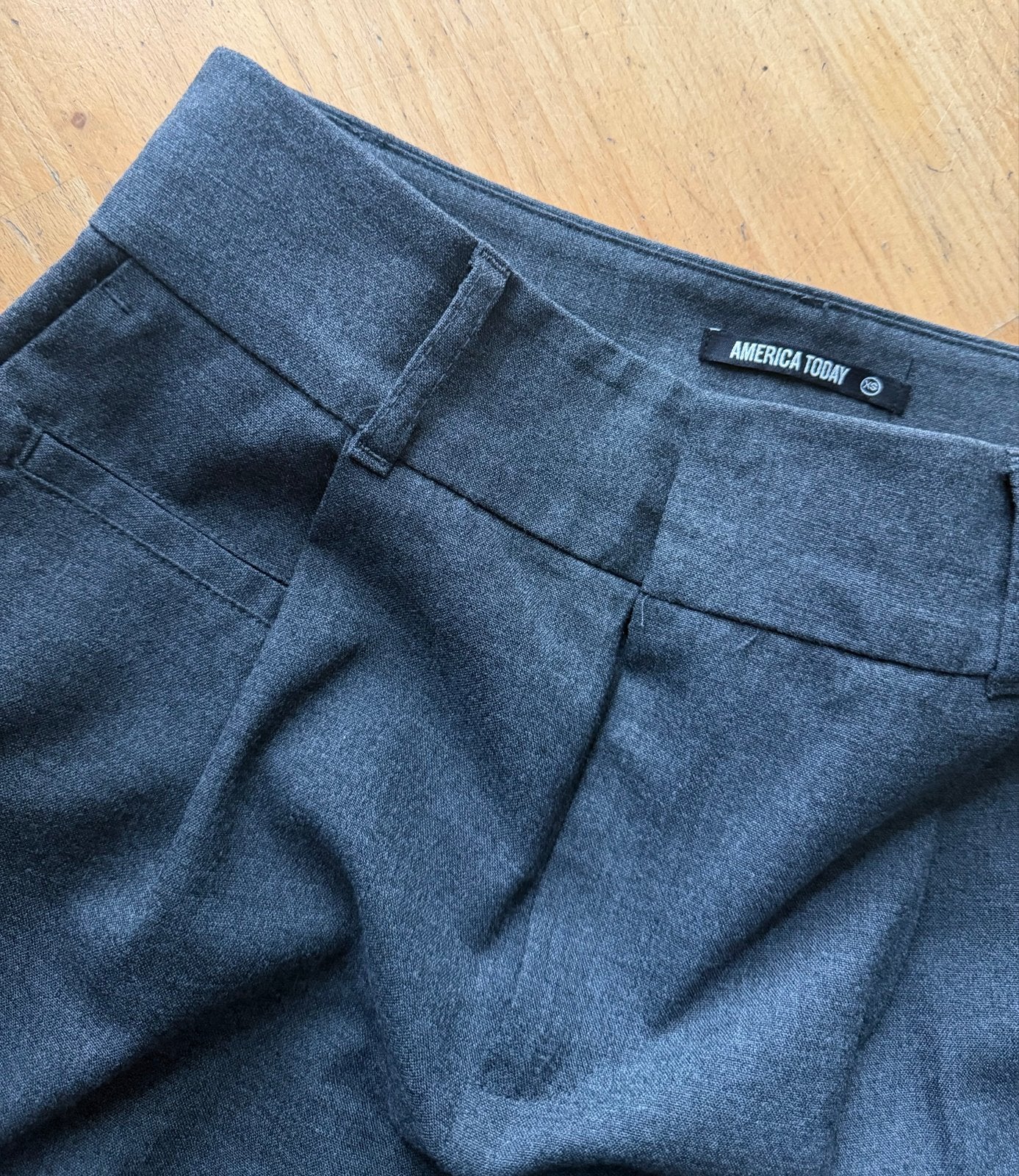 America Today pantalon grijs, maat XS - valt groot, Ophalen of Verzenden, Zo goed als nieuw, Maat 34 (XS) of kleiner, Grijs