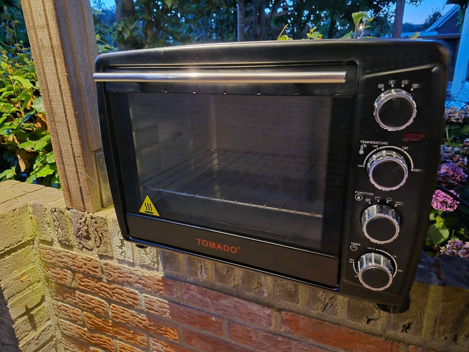Tomado Oven 1500 Watt met bakplaat en rekje, Minder dan 45 cm, Oven, Ophalen of Verzenden, Vrijstaand