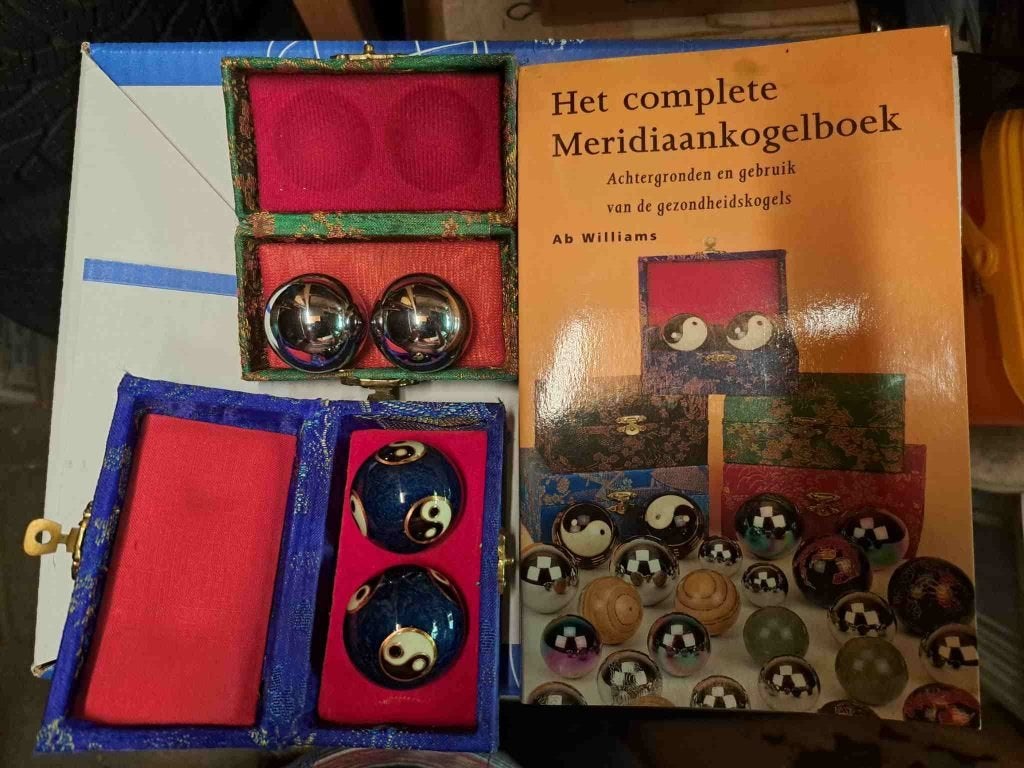 Meditatie kogels met 2 boeken en DVD, Cd's en Dvd's, Cd's | Meditatie en Spiritualiteit, Ophalen of Verzenden, Zo goed als nieuw