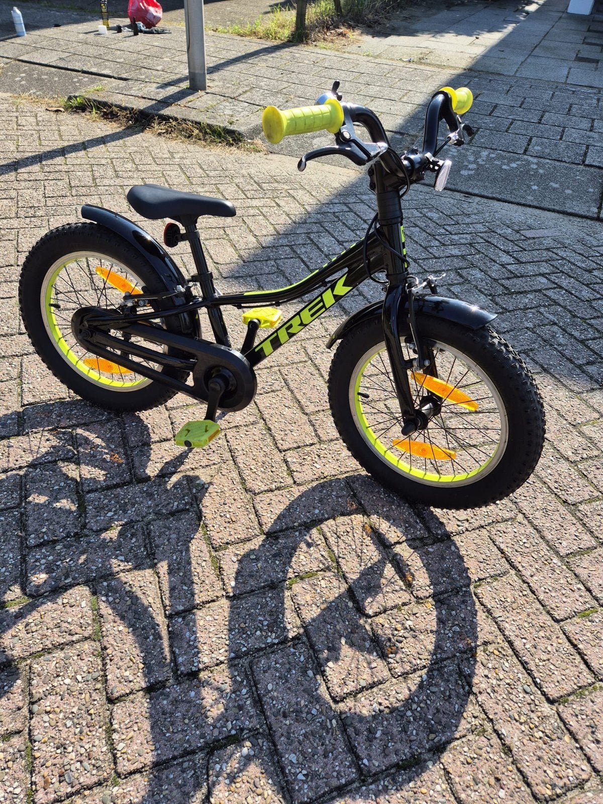 Foto 2 van Trek precaliber kinderfiets 16 inch - Zwart/Neon Geel
