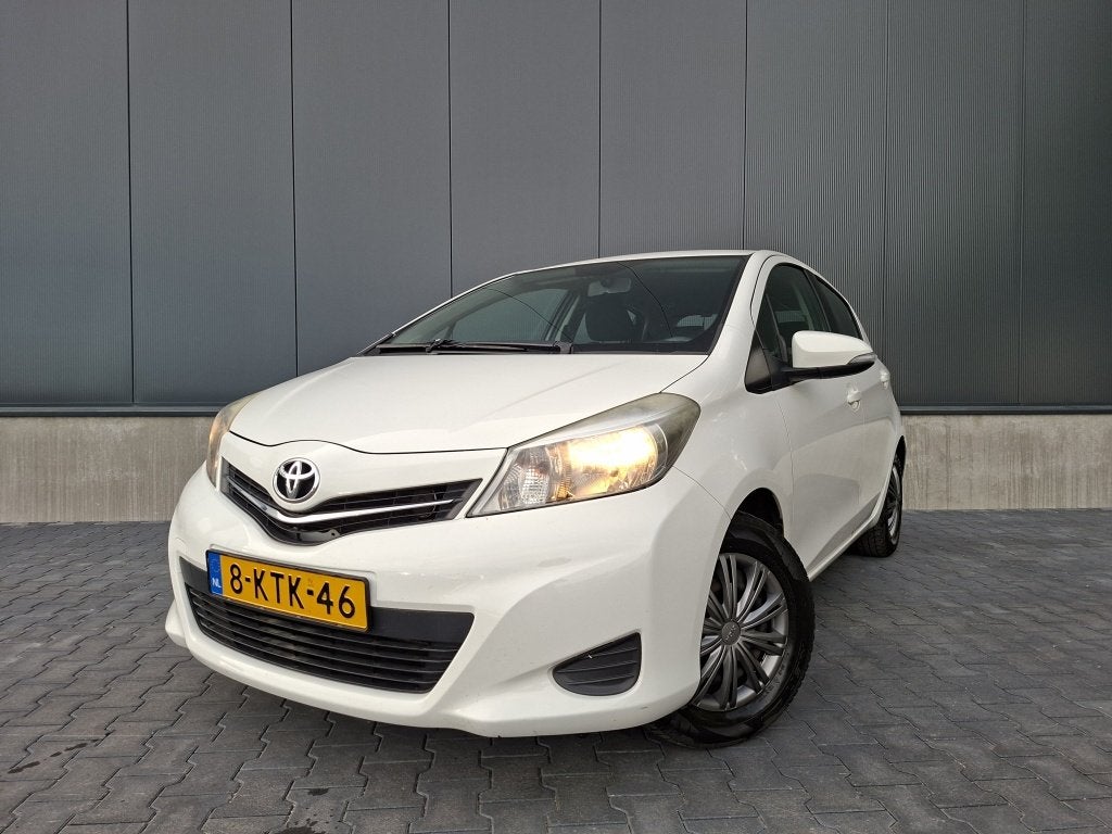 Toyota Yaris 1.0 VVT-i Aspiration | Bluetooth | Trekhaak | 5, Auto's, 21 km/l, Euro 5, 750 kg, Wit