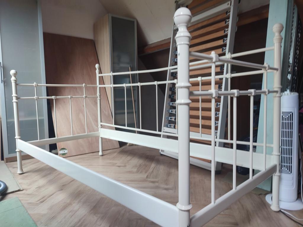 Metalen prinsessen bed/bank met onderlades, Ophalen, Gebruikt, 90 cm, Eenpersoons