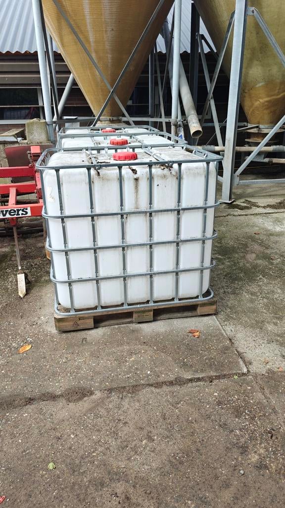 IBC 1000 liter. 4 stuks, Tuin en Terras, Regentonnen, 150 liter of meer, Ophalen, Zo goed als nieuw