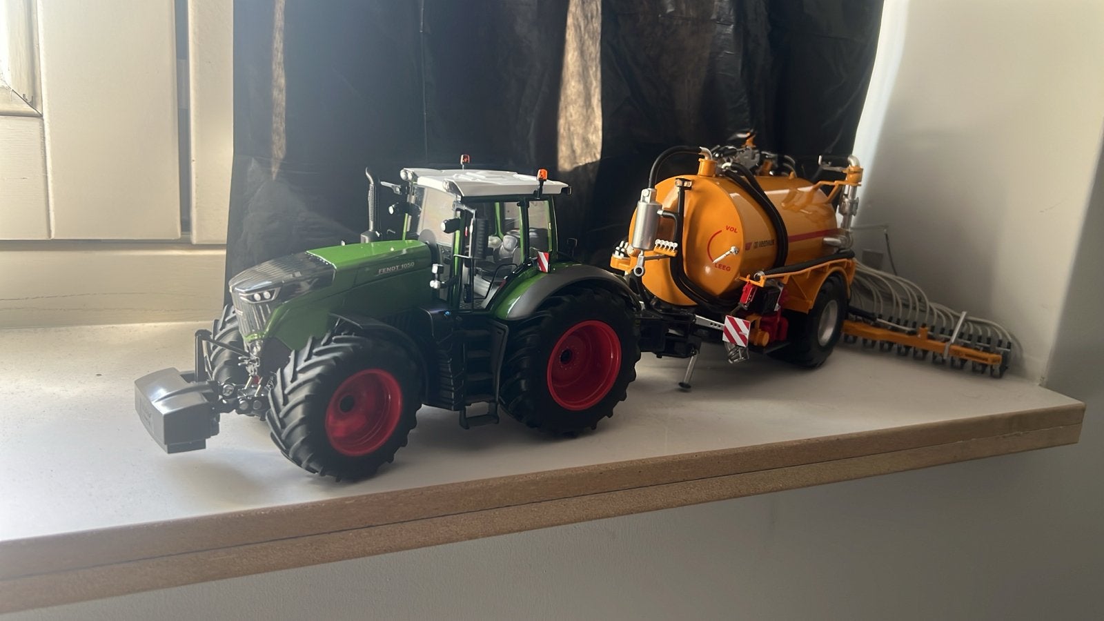 Fendt tractor met Veenhuis mesttank, Overige merken, 1:32 tot 1:50, Overige typen, Ophalen of Verzenden