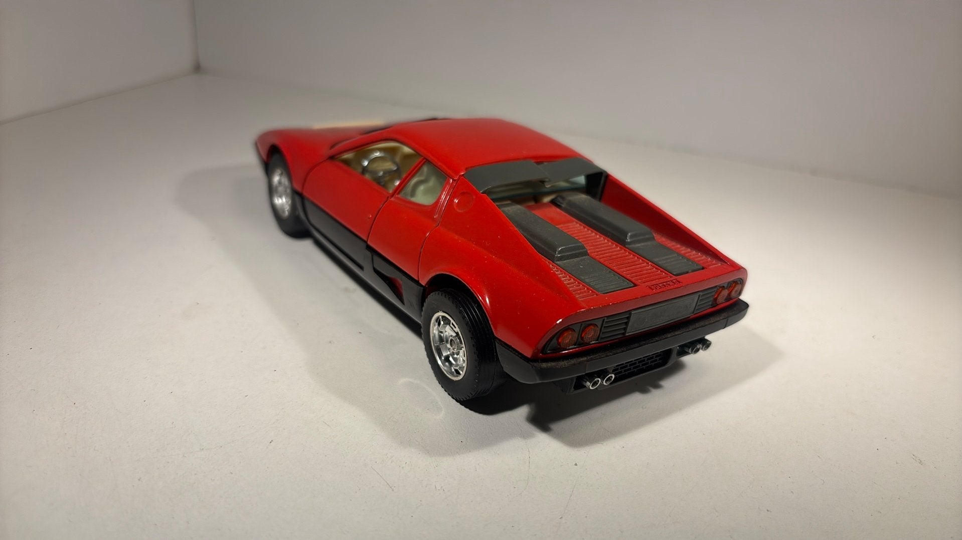 Ferrari bb 512 red Bburago 1.24, Ophalen of Verzenden, Bburago, A, A